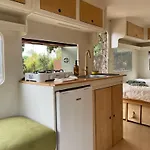キャンプ場 Chic Vintage Caravan Retreat, Just 25 Mins To The