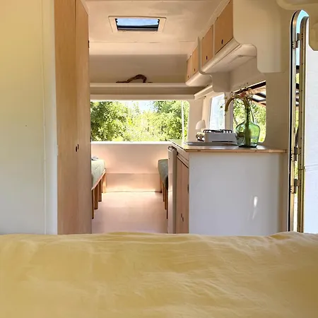 Chic Vintage Caravan Retreat, Just 25 Mins To The