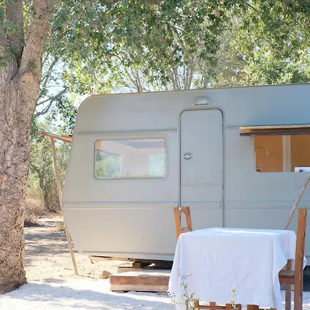 Camping Chic Vintage Caravan Retreat, Just 25 Mins To The