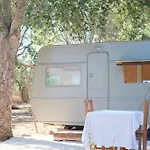 营地 Chic Vintage Caravan Retreat, Just 25 Mins To The